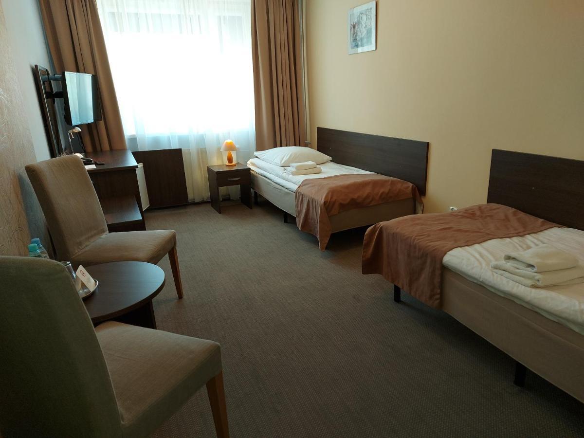 Hotel Ikar ビィドゴシュチュ エクステリア 写真