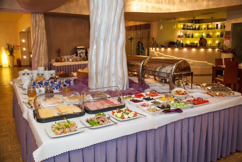 Hotel Ikar ビィドゴシュチュ エクステリア 写真