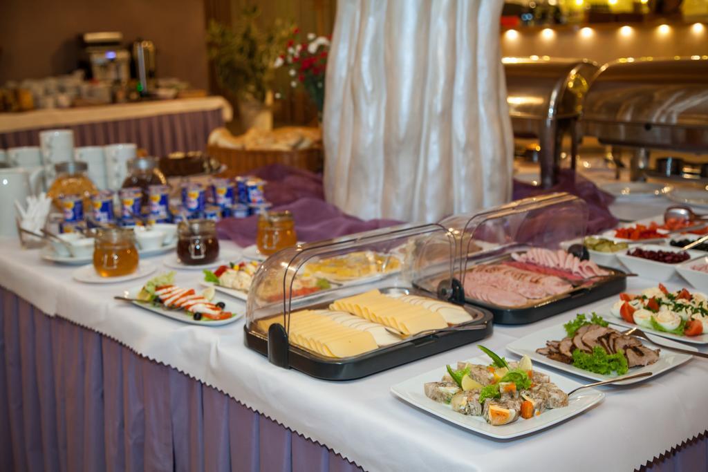 Hotel Ikar ビィドゴシュチュ エクステリア 写真