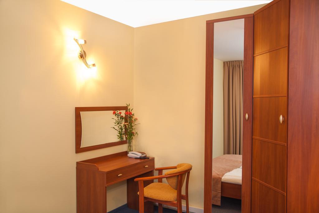 Hotel Ikar ビィドゴシュチュ エクステリア 写真